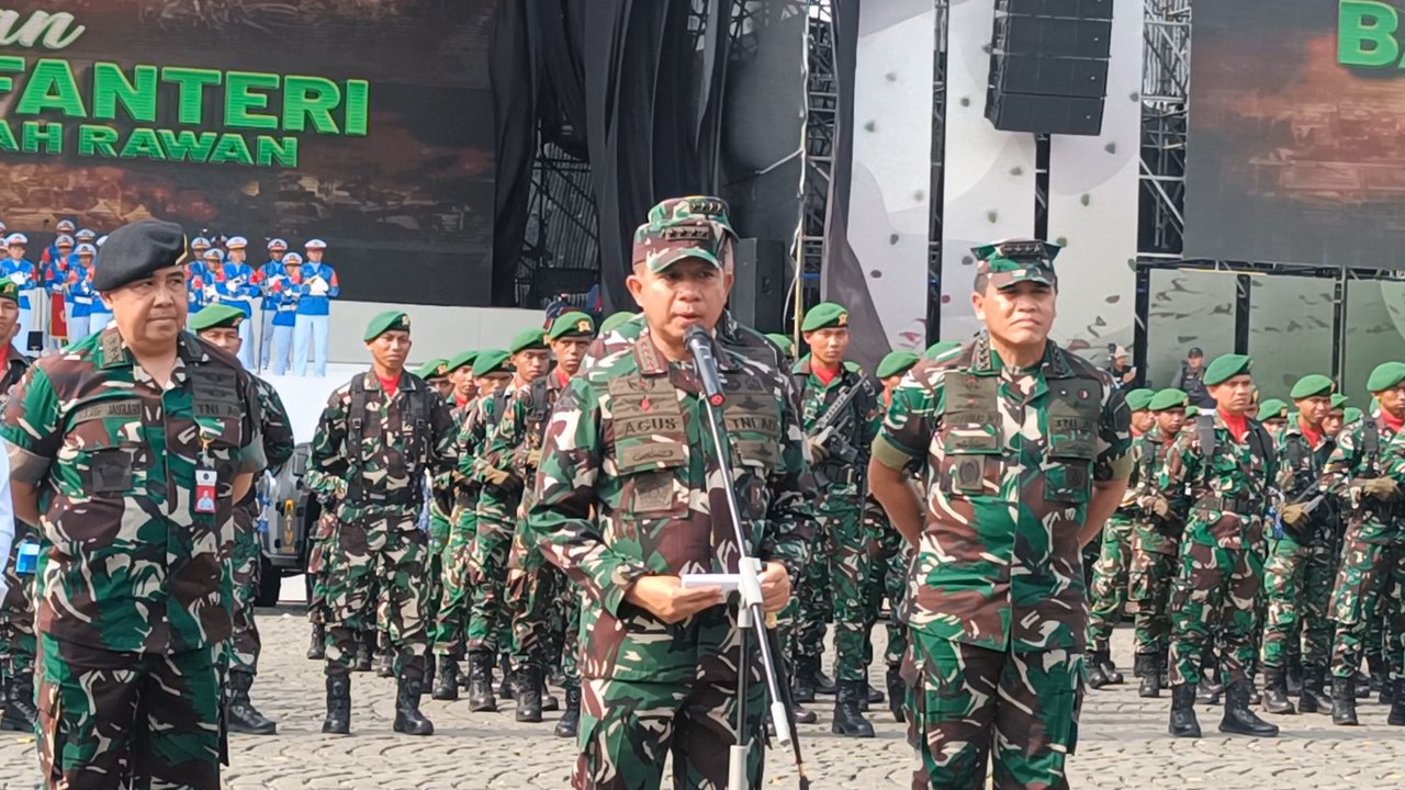 Panglima TNI Jenderal TNI Agus Subiyanto meresmikan Batalyon Penyangga Daerah Rawan di lapangan silang Monas, Jakarta, Rabu (2/10/2024).