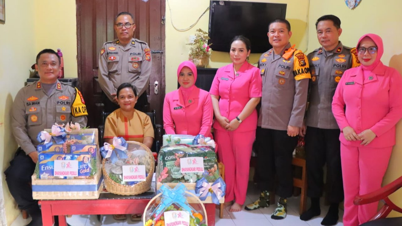 Kapolres Rohil & Jajarannya Gelar Baksos ke Polsek