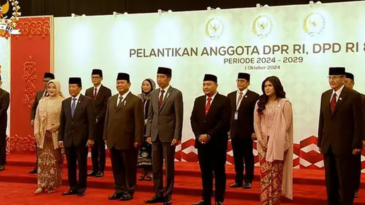 Presiden Jokowi dan Presiden terpilih Prabowo Subianto menghadiri pelantikan anggota DPR periode 2024-2029, Selasa (1/10/2024). (tangkapan layar youtube MPR)