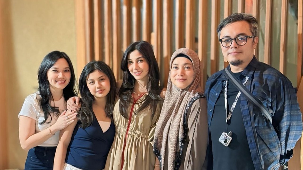 Kehadiran Andika Rosadi di momen tersebut memunculkan beragam spekulasi dari netizen. Ada yang menyebut mereka otw rujuk ada pula yang bilang mereka tetap berhubungan baik demi anak-anak.