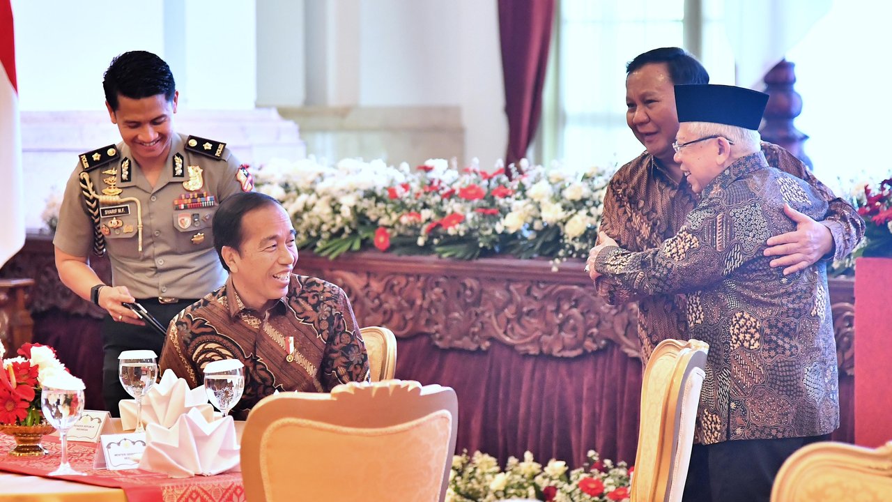 Jokowi-Maruf makan siang bareng menteri Kabinet Indonesia Maju di Istana