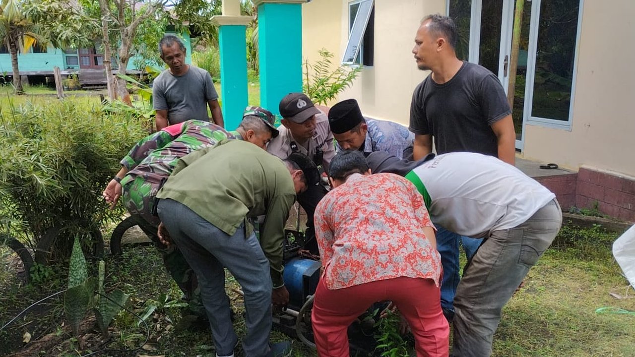 Gotong royong warga di Pelalawan