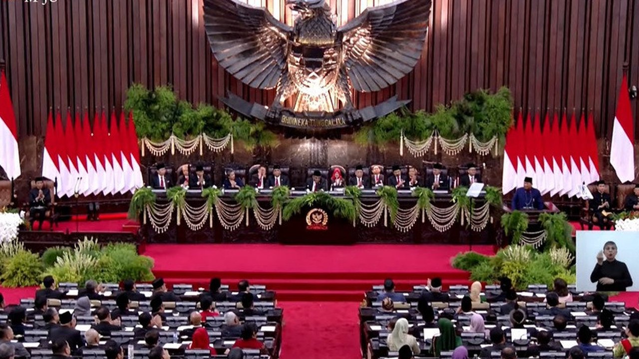 Didit kini disebut bakal makin sering terlihat lantaran sang ayah telah resmi menjadi Presiden Republik Indonesia periode 2024 - 2029. Apakah Didit bakal tergiur masuk ke dunia politik?