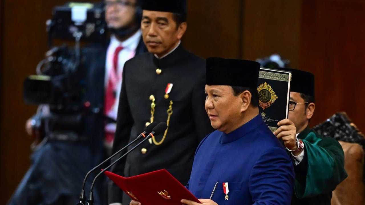 Didit juga pernah berkolaborasi dengan beberapa merek internasional terkemuka, yang menunjukkan pengakuan atas keahliannya dalam mendesain tidak hanya busana tetapi juga berbagai produk lainnya, termasuk interior dan otomotif.