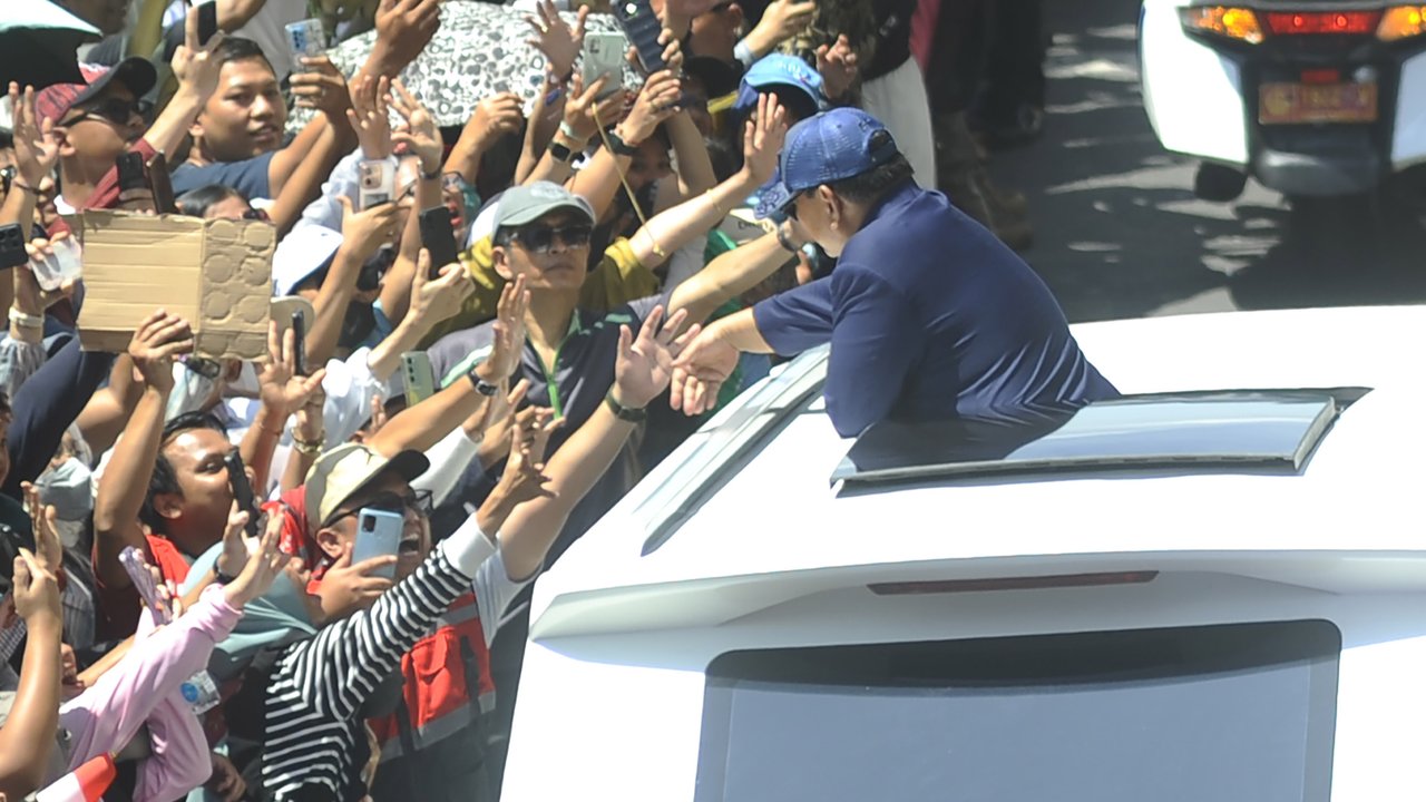 Presiden Prabowo sapa warga di Bundaran HI