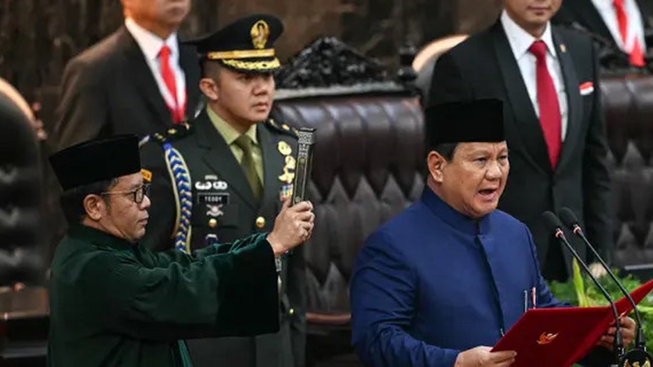 Prabowo Subianto dan Gibran Rakabuming Raka mengucapkan sumpah jabatan yang dimulai sekitar pukul 10.30 WIB. (BAY ISMOYO/AFP)