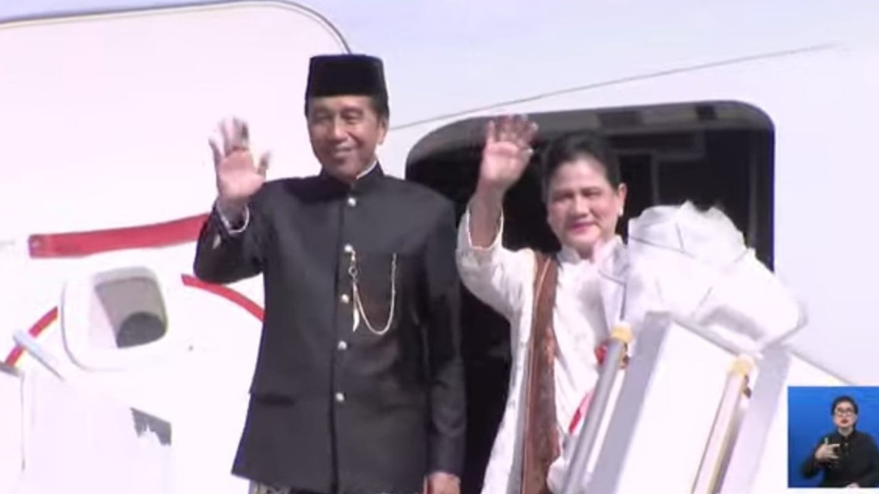 Jokowi dan Iriana Jokowi lepas landas menuju Solo