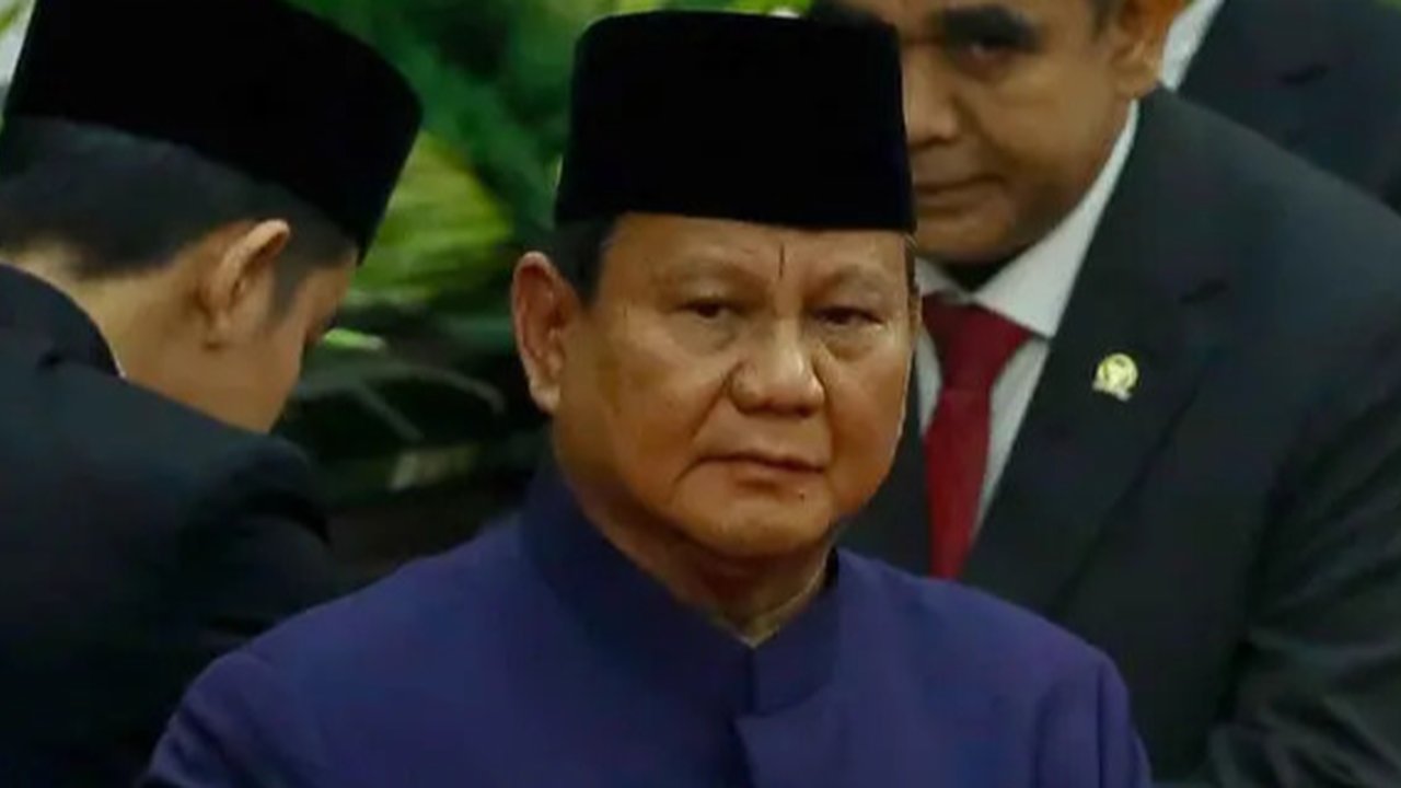 Jokowi dan Prabowo menggelar upacara pisah sambut di Istana Merdeka, Jakarta, Minggu (20/10/2024). (tangkapan layar youtube Sekretariat Presiden)