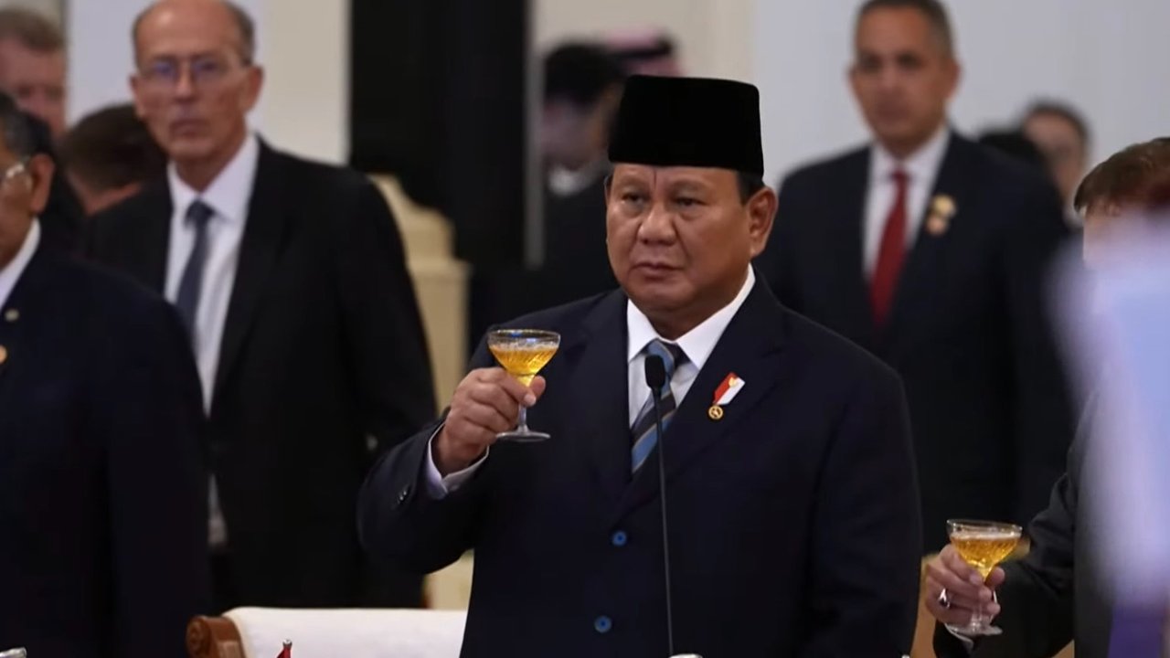 Momen Prabowo Grogi Ajak Tamu Negara Bersulang