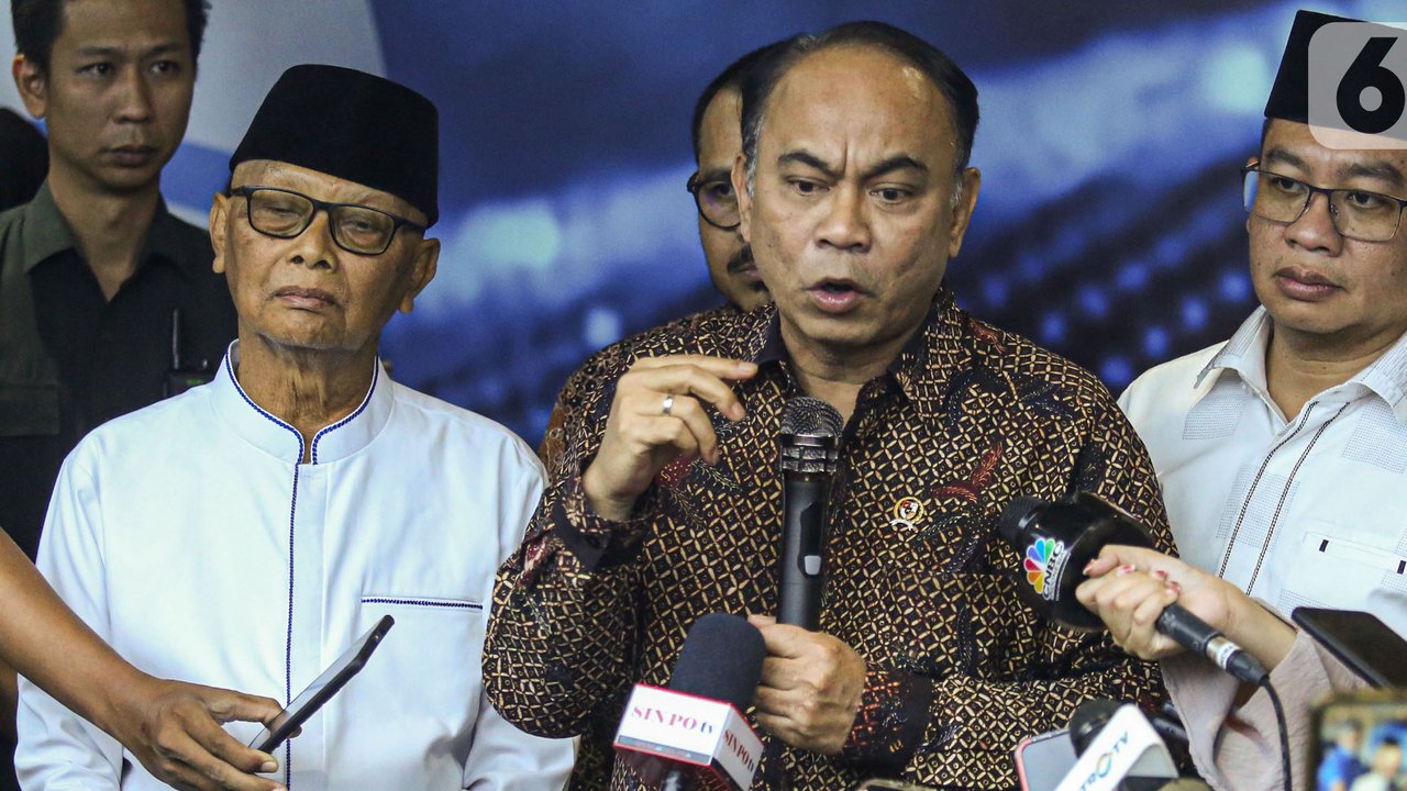 Menkominfo Budi Arie Setiadi meminta sosialisasi pencegahan judi online terus dilakukan dengan sasaran masyarakat luas. Hal tersebut bisa dilakukan melalui satuan kerja di Kementerian Kominfo. (Liputan6.com/Angga Yuniar)