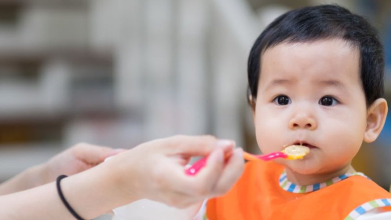 anak makan