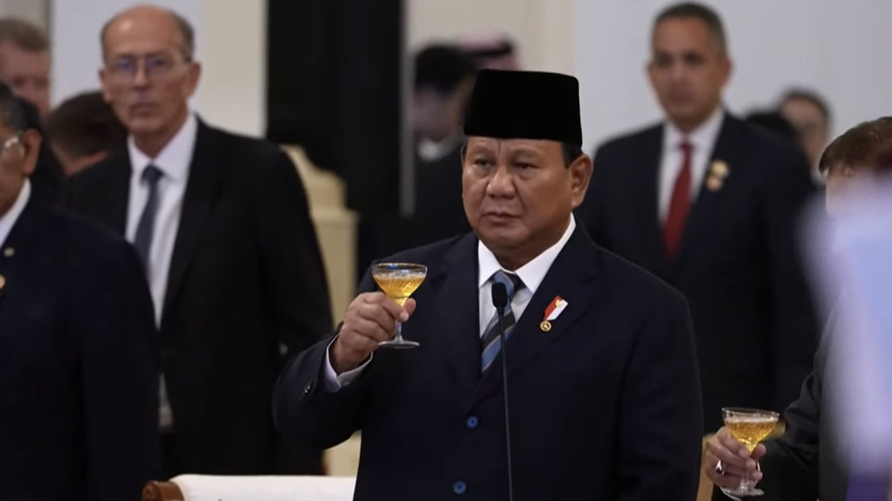 Momen Prabowo Grogi Ajak Tamu Negara Bersulang