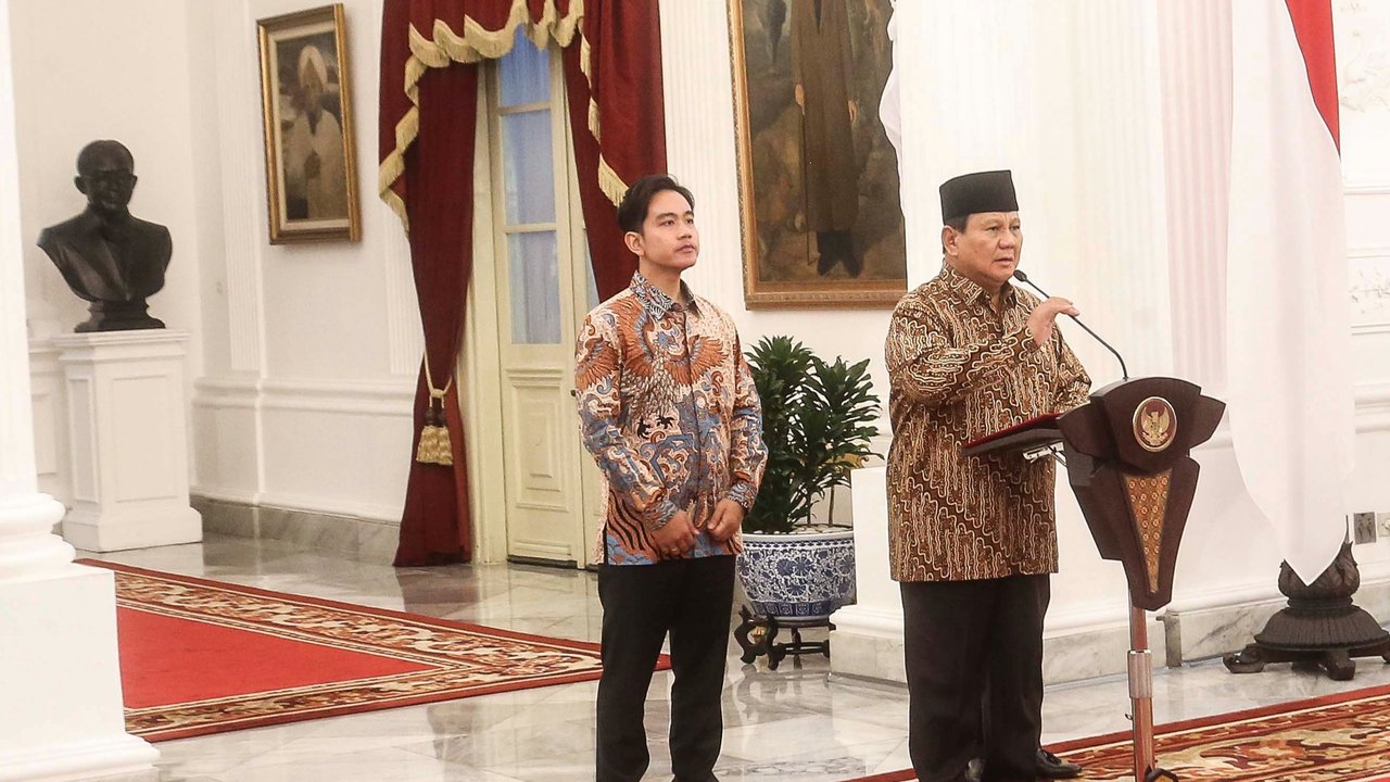 Istri pengusaha Wisnu Wardhana, Widiyanti Putri Wardhana hadir di Kertanegara saat Prabowo Subianto memanggil calon menteri di kabinet mendatang. (www.teladanprima.com)