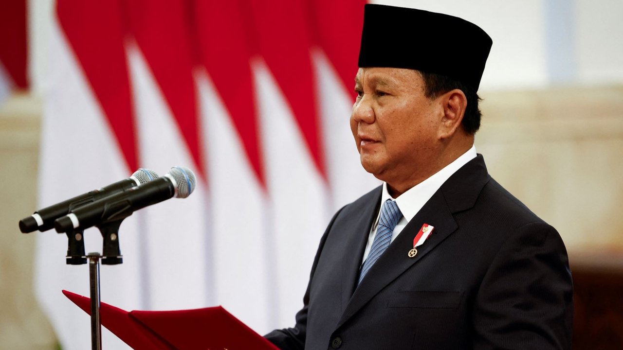 Baju Beskap Warna Biru Prabowo Subianto