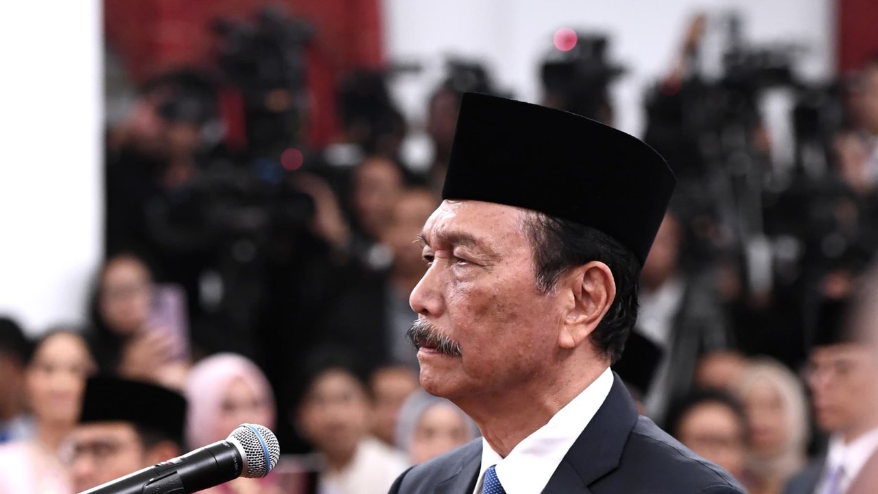 Presiden Prabowo Subianto melantik menteri dan pejabat setingkat menteri pada Kabinet Merah Putih di Istana Kepresidenan, Jakarta, pada Senin (21/10/2024).