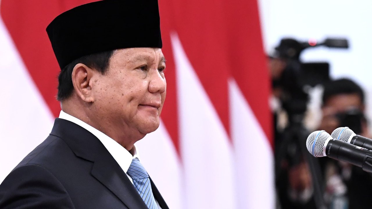 Presiden Prabowo Subianto melantik menteri dan pejabat setingkat menteri pada Kabinet Merah Putih di Istana Kepresidenan, Jakarta, pada Senin (21/10/2024).