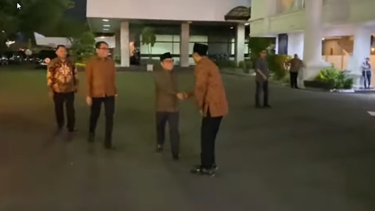Gus Ipul Hadir Hampiri & Salami Cak Imin di Istana