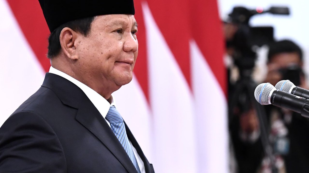 Presiden Prabowo Subianto melantik menteri dan pejabat setingkat menteri pada Kabinet Merah Putih di Istana Kepresidenan, Jakarta, pada Senin (21/10/2024).