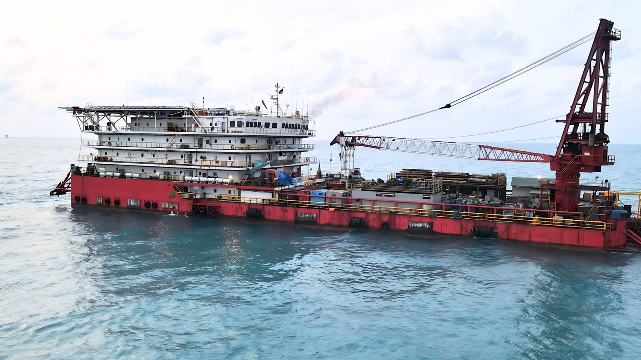 <p>PT Pertamina Trans Kontinental (PTK) membeli kapal Accommodation Work Barge (AWB). (Foto: Pertamina)</p>