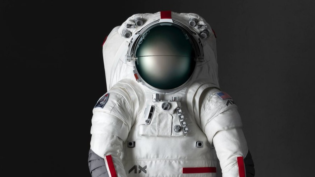 pakaian astronot prada