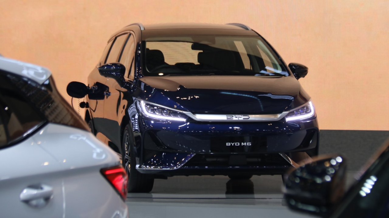 BYD M6 di GIIAS 2024.