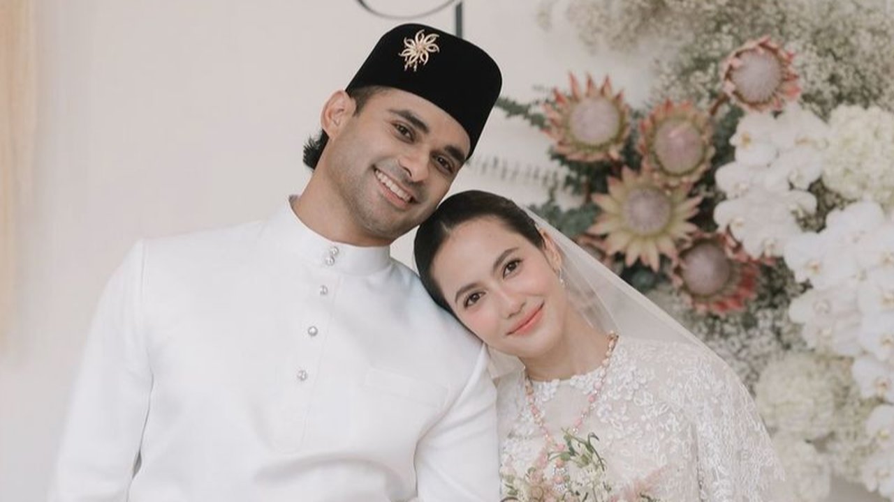 Pevita Pearce mengenakan veil, crown lengkap dengan slempang bertuliskan bride to be. Dia tampak sangat anggun. (Foto: Instagram/ pevpearce)