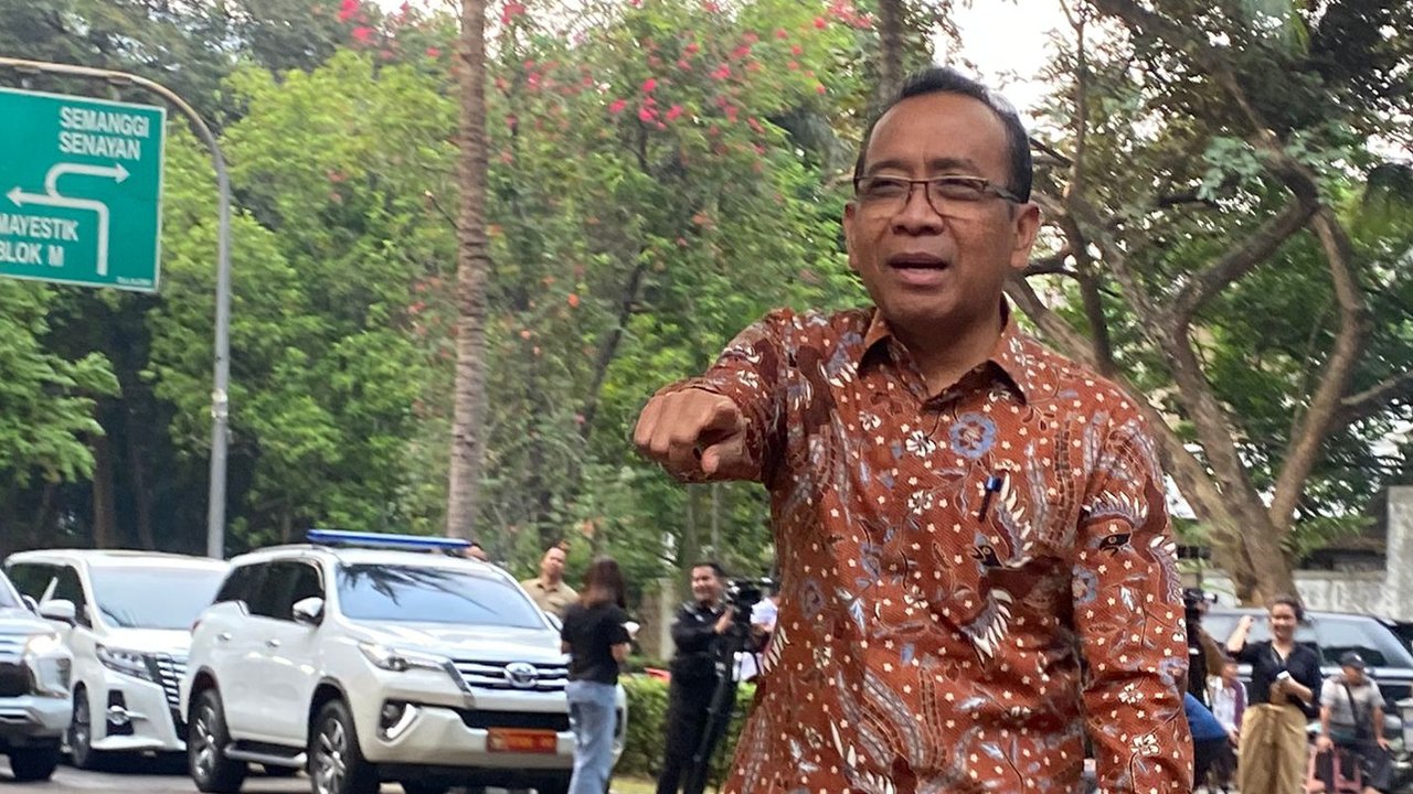 Menteri Sekretaris Negara Pratikno menghadap Presiden Terpilih Prabowo Subianto di Kediaman Kertanegara, Jakarta Selatan, pada Senin (14/10/2024). (Liputan6.com/Khofifah)