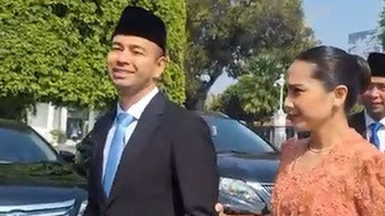Meski awalnya enggan menjawab secara jelas, pada akhirnya Raffi Ahmad dilantik jadi Utusan Khusus Presiden Bidang Pembinaan Generasi Muda dan Pekerja Seni.