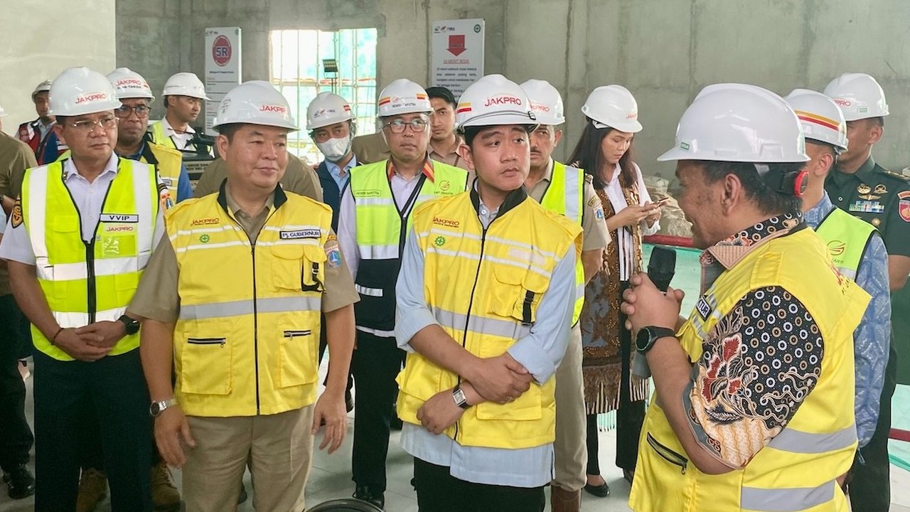 Gibran Kini Tinjau Proyek LRT Fase 1B
