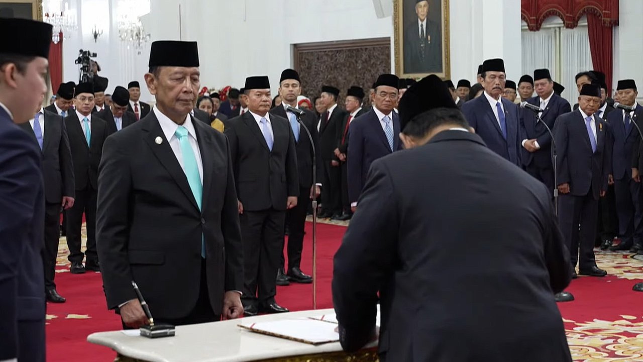 Dua Momentum Wiranto: Dulu Copot Pangkat Prabowo, Kini Dilantik Jadi Penasihat Khusus Presiden.