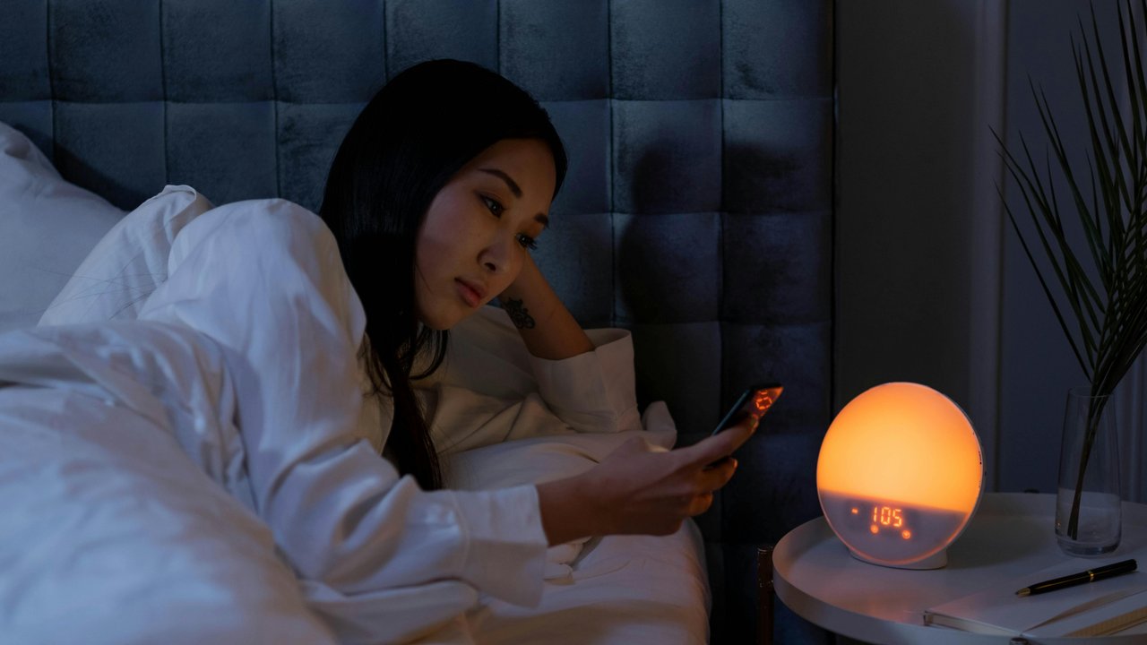 Bagaimana Gadget dan Teknologi Mengganggu Pola Tidur Sehat