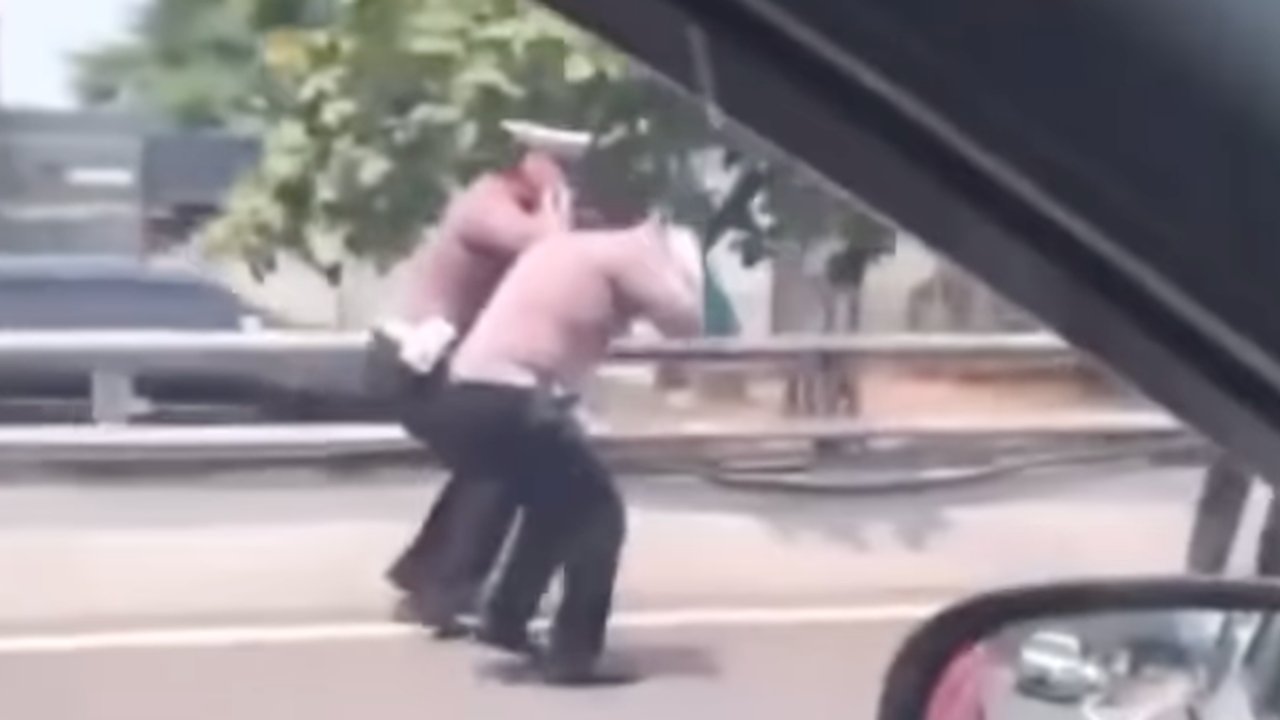 Viral Polisi Diduga Dihukum Squat Jump