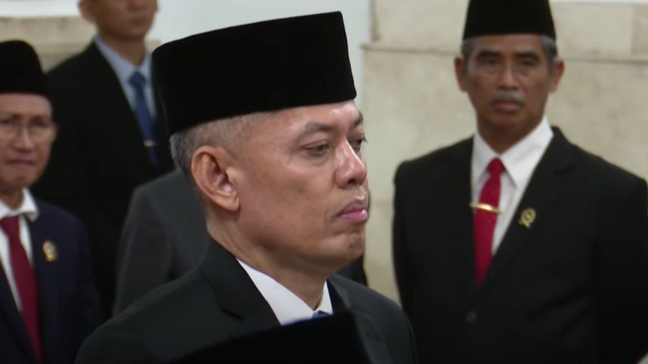 Lodewyk Pusung dilantik Prabowo menjadi Wakil Kepala Badan Gizi Nasional.  (Dok Sekretariat Presiden)