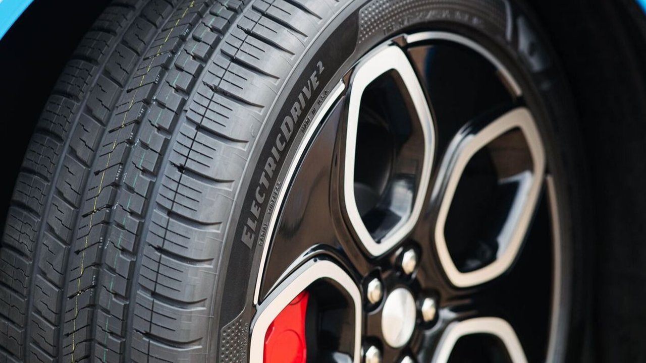 Awas! Begini Cara Mudah Mengecek Usia Ban Mobil Sebelum Terlambat dan Berbahaya