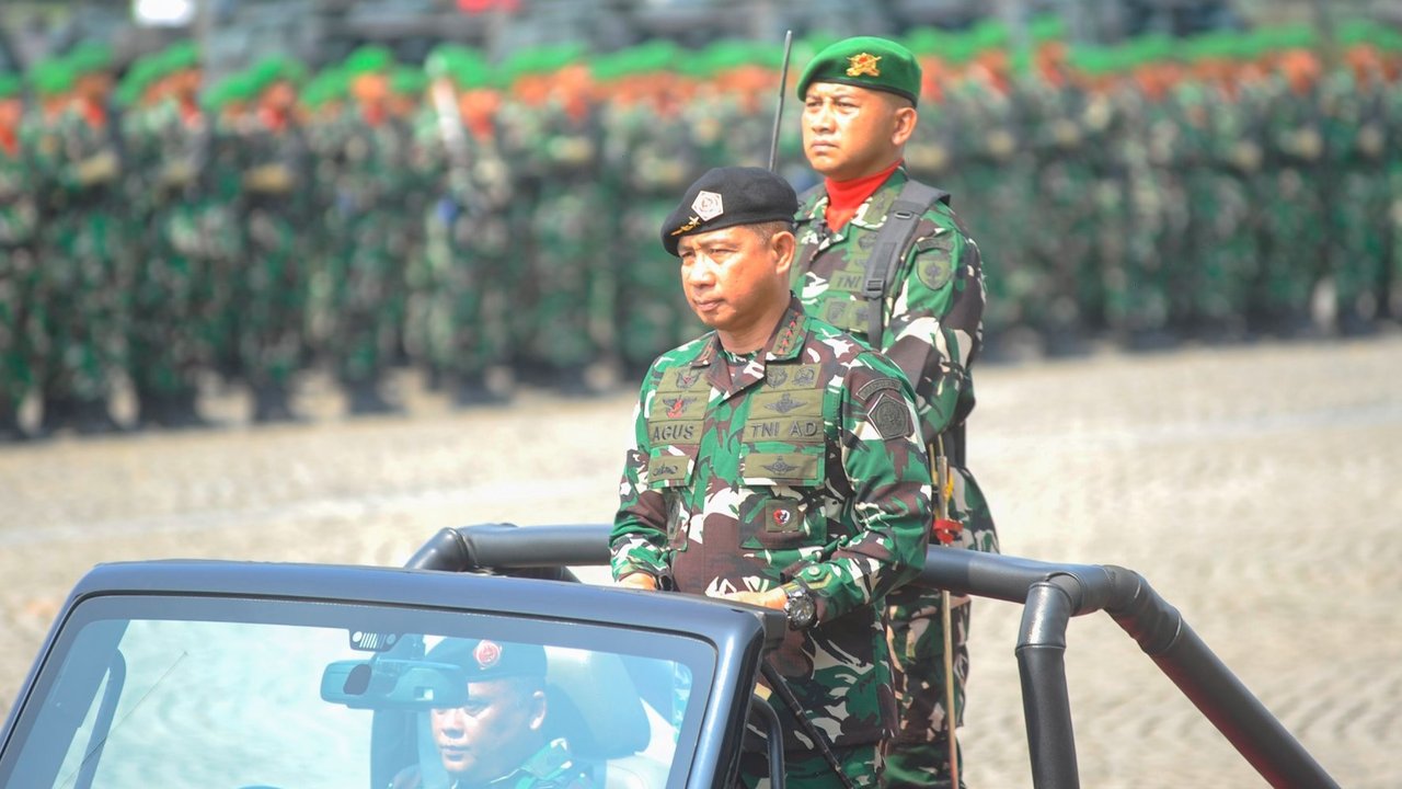Panglima TNI Jenderal TNI Agus Subiyanto meresmikan Batalyon Penyangga Daerah Rawan di lapangan silang Monas, Jakarta, Rabu (2/10/2024).
