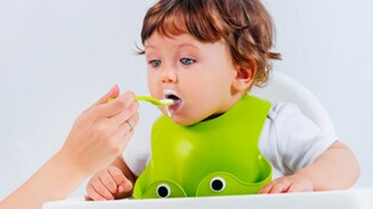 Ilustrasi Anak Makan