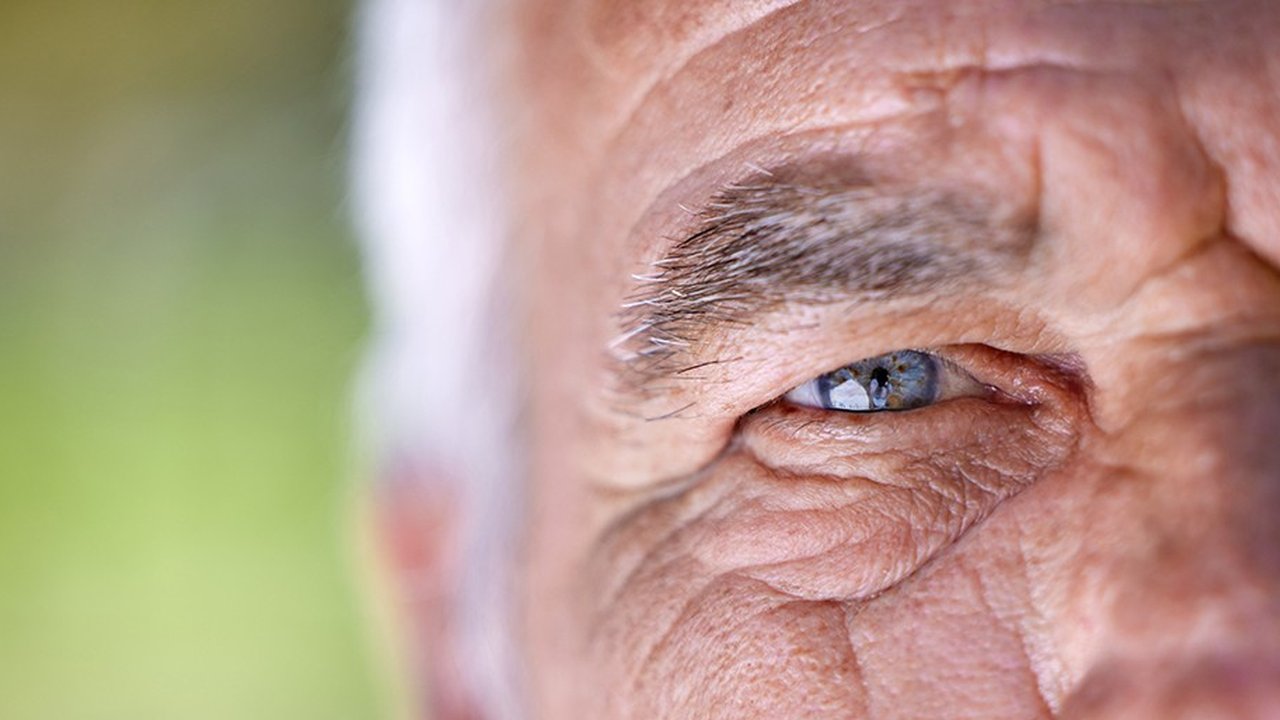 Cara Menjaga Kesehatan Mata di Usia Tua