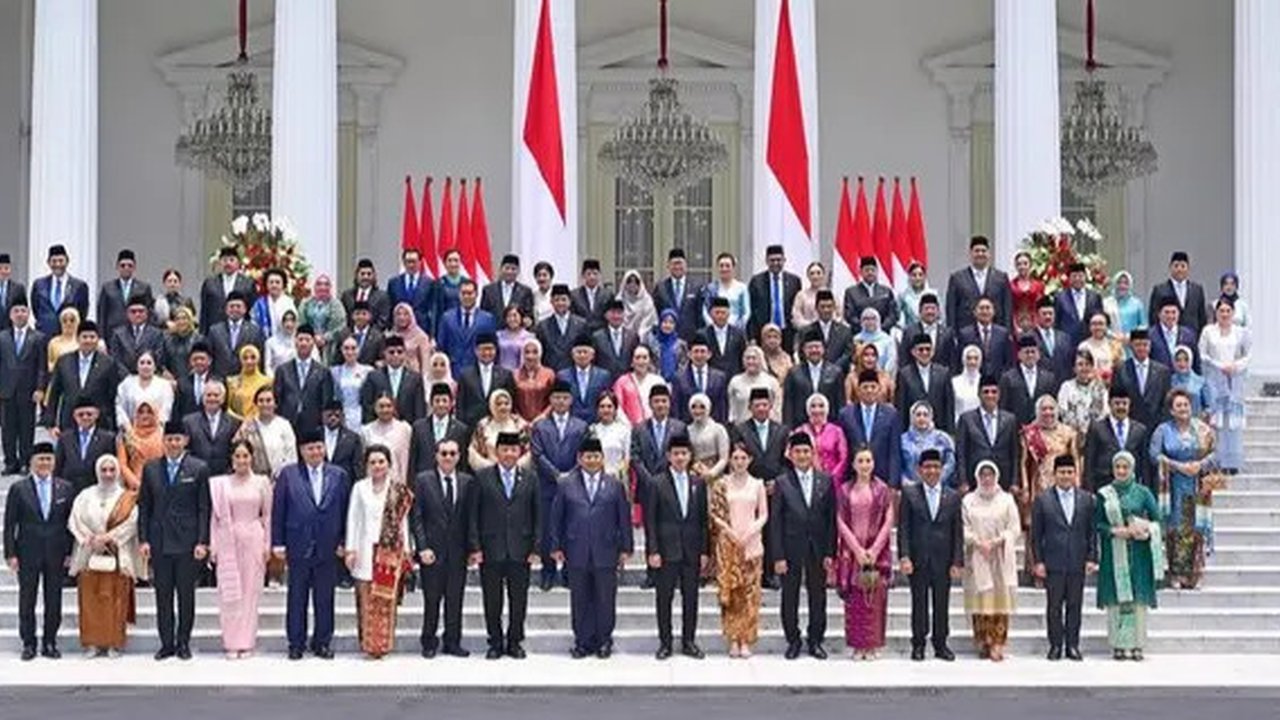 Istri Menteri Baru Kabinet Prabowo, Kenakan Ragam Model Kebaya saat Pelantikan Suami. [@agusyudhoyono]