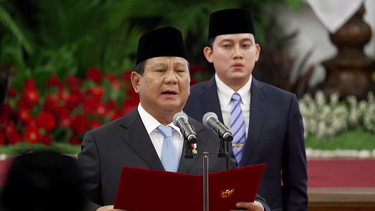 Dua Momentum Wiranto: Dulu Copot Pangkat Prabowo, Kini Dilantik Jadi Penasihat Khusus Presiden.