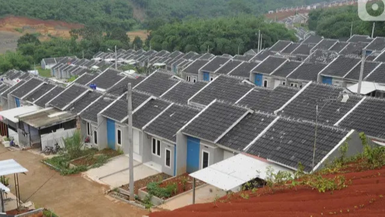 Suasana proyek pembangunan perumahan subsidi BTN di Kawasan Bogor, Jawa Barat, Jumat (18/2/2022). PT Bank Tabungan Negara (Persero) Tbk (BTN) memacu penyaluran Kredit Pembiayaan Rumah Sejahte