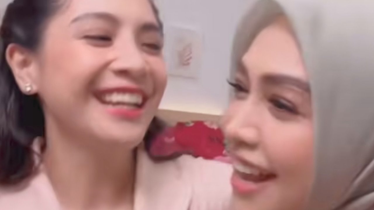 Nagita Slavina Salting Disebut Ibu Negara, Senyum Semringah & Paras Cantik Bikin Salfok Disebut Mirip Gempi