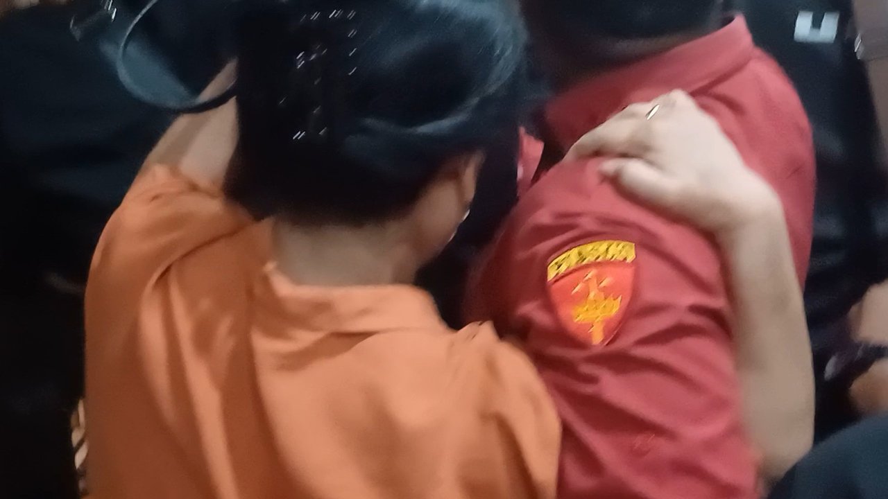Ada Wanita Turut Digelandang Saat OTT Tiga Hakim PN Surabaya