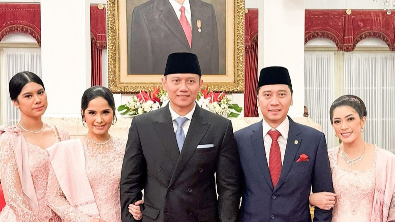 Cantiknya Annisa Pohan & Aliya Rajasa Berkebaya Kembar