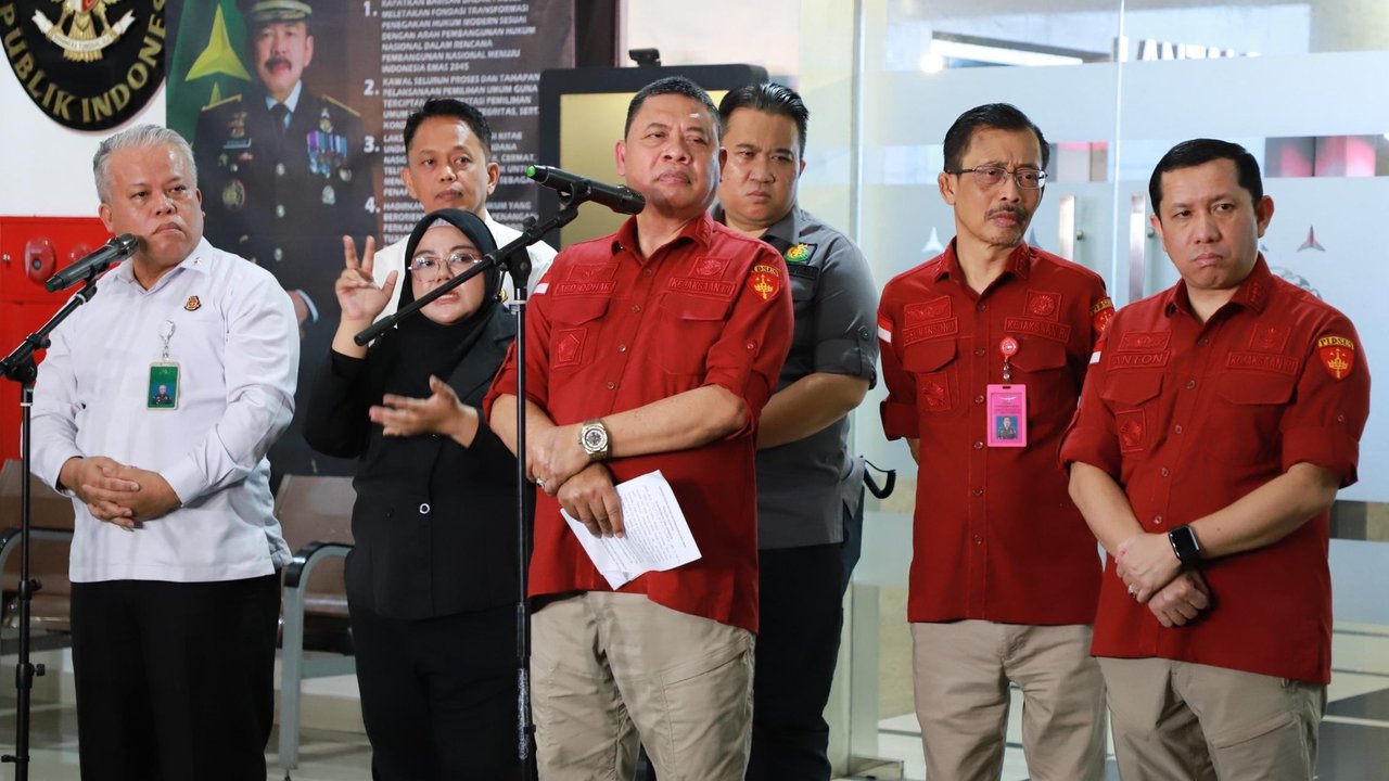 Tiga hakim diduga terima suap