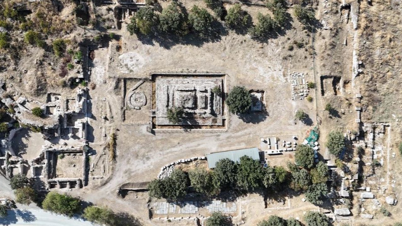 Teater Yunani kuno berusia 2.400 tahun.