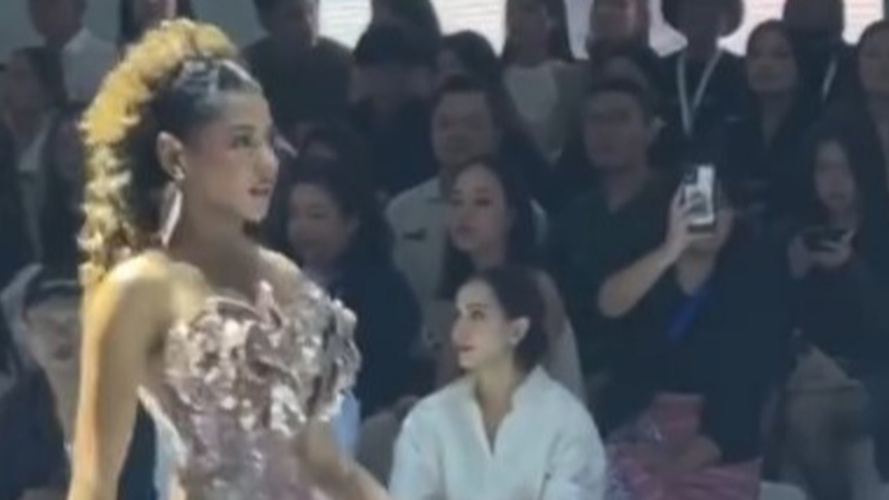 7 Potret Zsa Zsa Utari Jadi Model di JFW, Banjir Pujian - Disebut Catwalknya Setara dengan Miss Universe