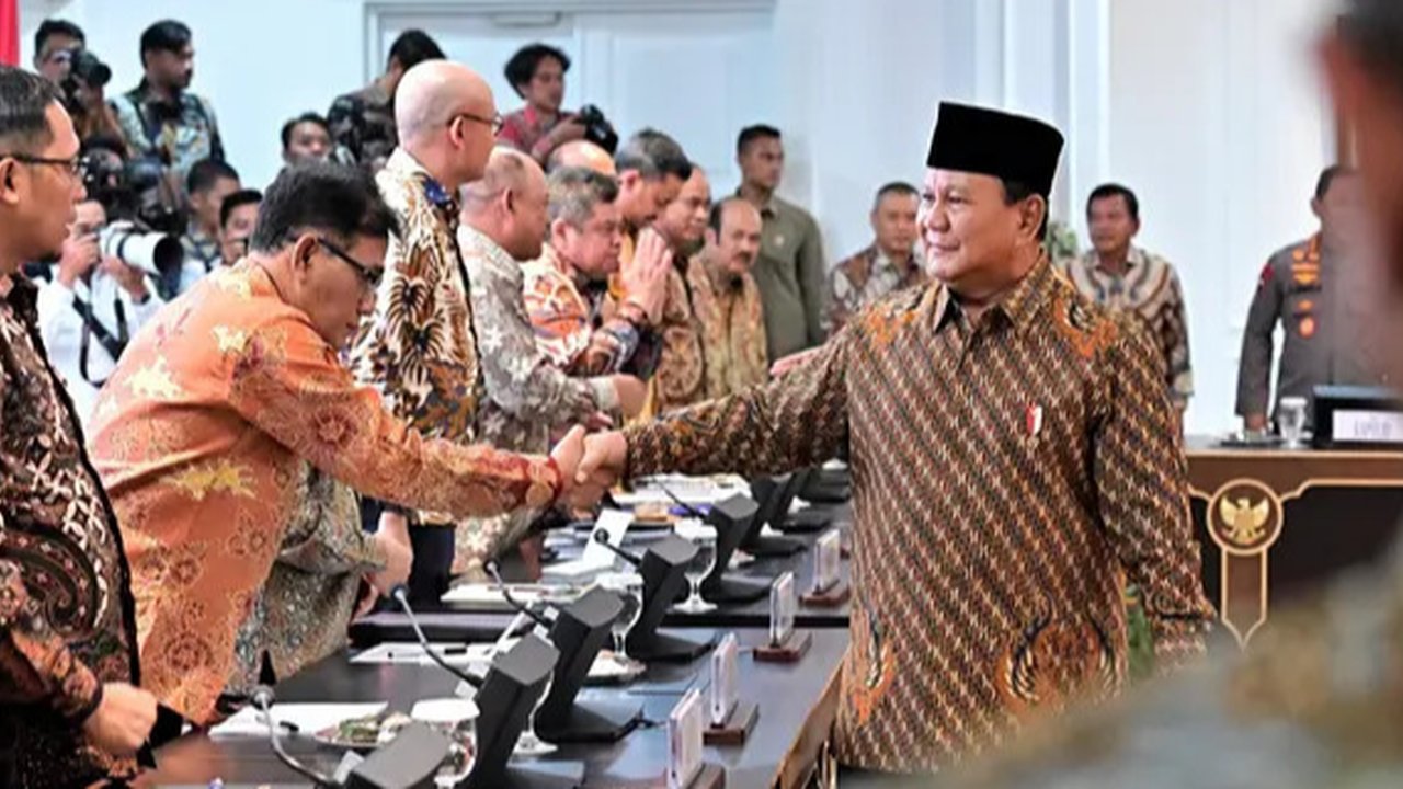 Presiden Prabowo Subianto memimpin sidang kabinet paripurna perdana di Kantor Presiden Jakarta, Rabu (23/10/2024). (Foto: Istimewa)