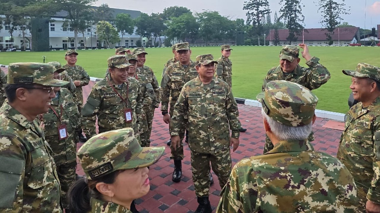 Menteri Kabinet Merah Putih Berseragam Loreng