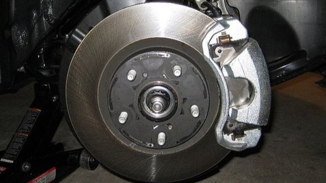 Ternyata, Ini Kebiasaan yang Membuat Minyak Rem Motor Cepat Rusak! Wajib Tahu Sebelum Terlambat