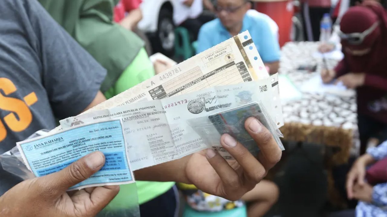 Panduan lengkap cek pajak motor di STNK dan layanan digital, istilah pajak, tarif progresif, dan tips cek online.